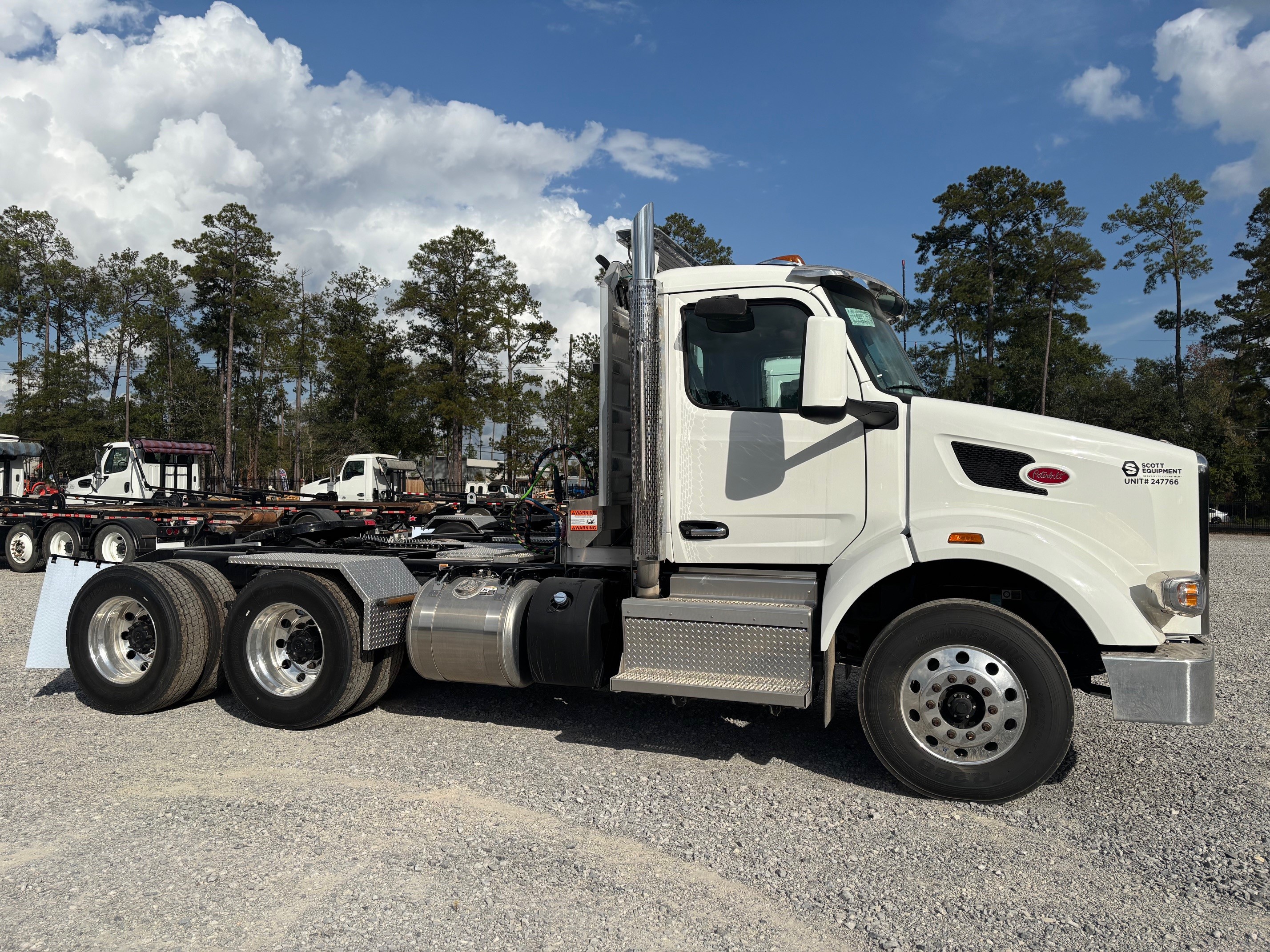 Tandem Axle Day Cab